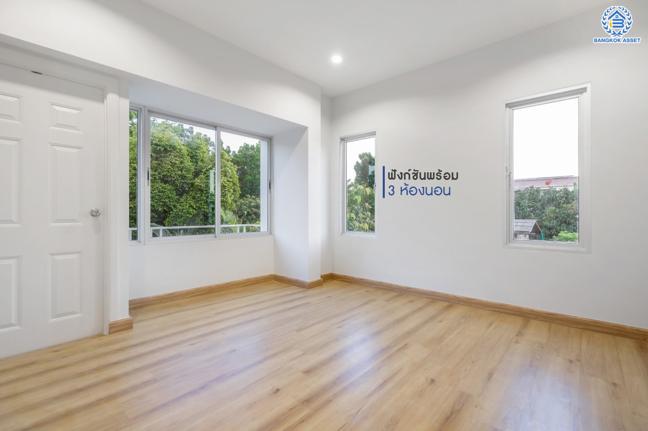 บ้านมือสองตกแต่งใหม่ ม.วิลล่าการ์เด้น2 บางกรวย-ไทรน้อย หลังมุม เนื้อที่ 51.5 ตร.ว. ฟังก์ชัน 3 ห้องนอน 3 ห้องน้ำ จอดรถได้ 2 คัน บรรยากาศเป็นส่วนตัว บนทำเลศักยภาพ ใกล้เซ็นทรัลเวสต์เกต เชื่อมต่อหลายเส้นทาง ถ.รัตนาธิเบศร์, ถ.กาญจนาภิเษก และราชพฤกษ์ และรถไฟฟ้า "สถานีบางพลู"...